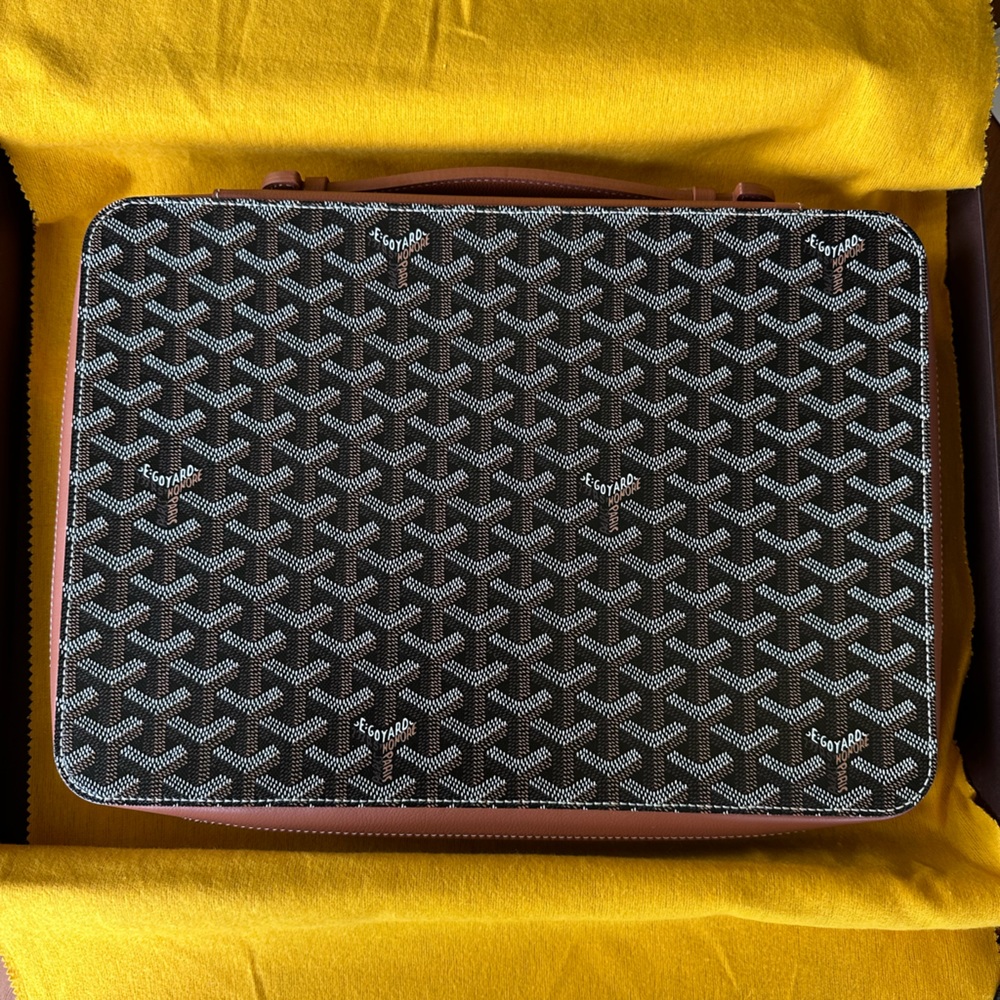 Goyard authentic compagnon universel folio in black and tan